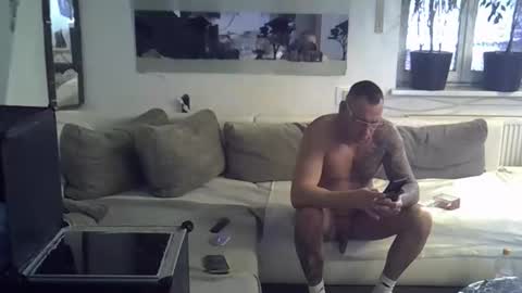 .....mICha..... online show from November 19, 2025, 10:26 am