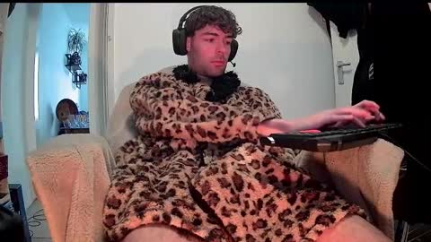 Snapshot of onesieboyx chatting on March 4, 2025, 11:19 am onesieboyx online show from March 4, 2025, 11:19 am