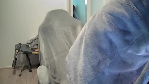 onesieboyx online show from December 5, 2025, 12:14 pm