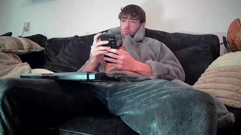 onesieboyx online show from February 3, 2026, 11:59 am