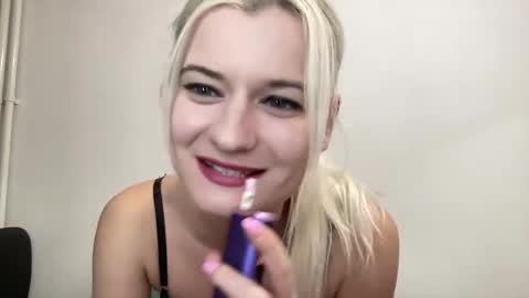 Onika online show from November 7, 2025, 11:49 pm