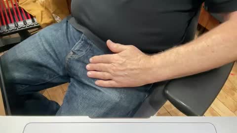 onlocationnyc online show from April 10, 2026, 12:16 am