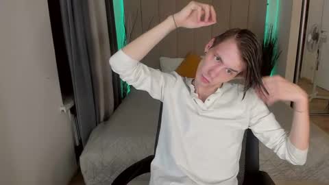 Erick  online show from March 12, 2025, 6:44 pm