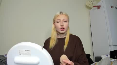 Snapshot of only_iva21 chatting on November 16, 2025, 4:01 pm Iva online show from November 16, 2025, 4:01 pm