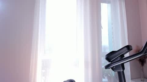 Amelia online show from December 20, 2025, 8:21 am