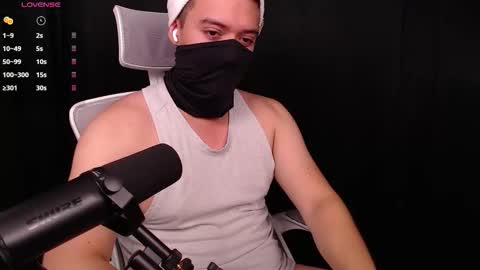 Snapshot of onlycosplayguy chatting on November 7, 2025, 9:37 pm Dante online show from November 7, 2025, 9:37 pm