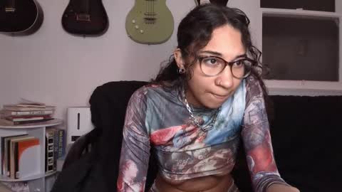 Snapshot of onlystrings chatting on February 9, 2025, 6:33 am Duo online show from February 9, 2025, 6:33 am