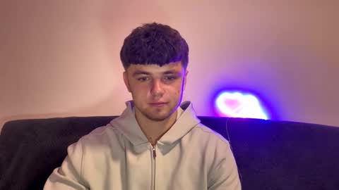 Snapshot of onyiix_ chatting on November 7, 2025, 7:36 pm Mike online show from November 7, 2025, 7:36 pm