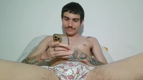 Snapshot of onzas_ chatting on February 1, 2026, 9:35 pm onzas_ online show from February 1, 2026, 9:35 pm