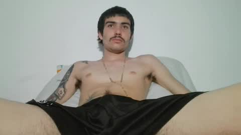 Snapshot of onzas_ chatting on February 14, 2026, 10:06 pm onzas_ online show from February 14, 2026, 10:06 pm