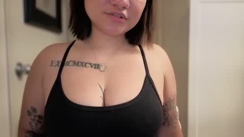 Miss Girly online show from April 17, 2026, 9:12 am