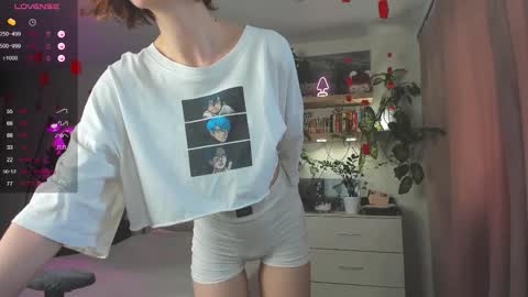 Snapshot of oooooo_li chatting on October 6, 2025, 2:03 pm Olivia. online show from October 6, 2025, 2:03 pm