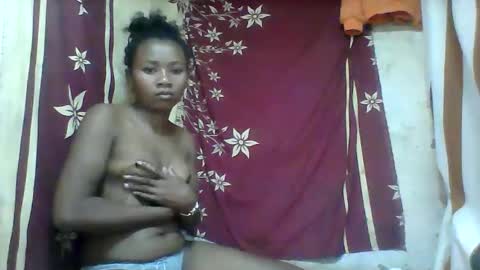 oooozafiette online show from May 24, 2026, 6:29 am