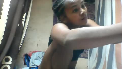 Snapshot of oooozafiette chatting on July 9, 2026, 9:35 am oooozafiette online show from July 9, 2026, 9:35 am