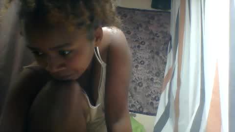 Snapshot of oooozafiette chatting on July 10, 2026, 12:04 am oooozafiette online show from July 10, 2026, 12:04 am