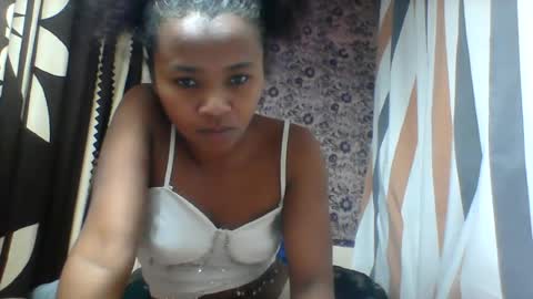 Snapshot of oooozafiette chatting on July 11, 2026, 10:22 pm oooozafiette online show from July 11, 2026, 10:22 pm