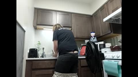 Snapshot of opalockajoe chatting on December 13, 2024, 4:22 am TsJojo online show from December 13, 2024, 4:22 am