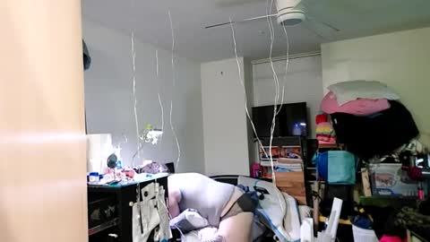 Snapshot of opalockajoe chatting on September 18, 2025, 1:51 am TsJojo online show from September 18, 2025, 1:51 am