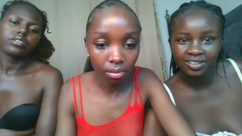 Snapshot of ophellia1 chatting on August 5, 2026, 8:11 pm ophellia1 online show from August 5, 2026, 8:11 pm