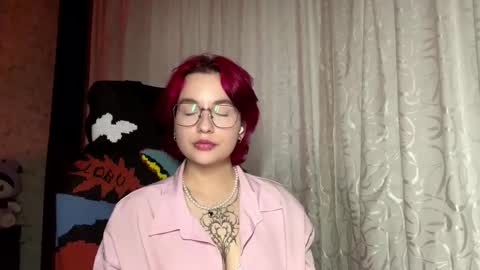 Snapshot of orahisle chatting on October 19, 2025, 1:56 pm Thea online show from October 19, 2025, 1:56 pm