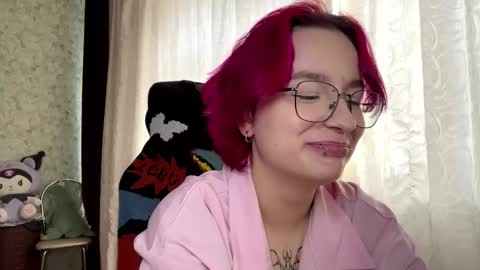 Snapshot of orahisle chatting on October 23, 2025, 10:58 am Thea online show from October 23, 2025, 10:58 am