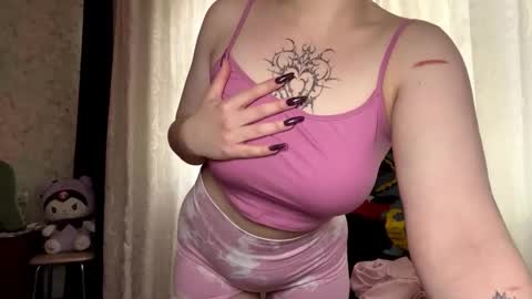 Snapshot of orahisle chatting on October 24, 2025, 1:07 pm Thea online show from October 24, 2025, 1:07 pm