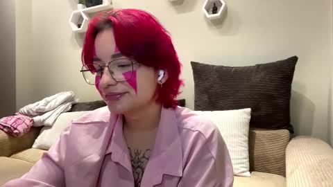 Snapshot of orahisle chatting on October 31, 2025, 7:42 am Thea online show from October 31, 2025, 7:42 am