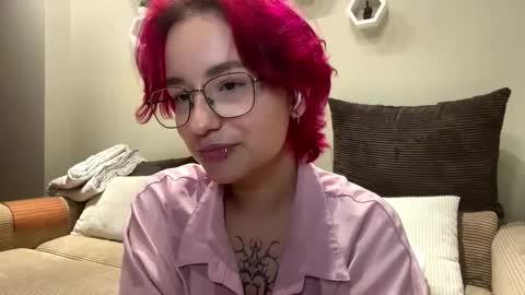 Snapshot of orahisle chatting on November 1, 2025, 7:32 am Thea online show from November 1, 2025, 7:32 am