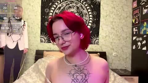 Snapshot of orahisle chatting on November 18, 2025, 3:27 pm Thea online show from November 18, 2025, 3:27 pm