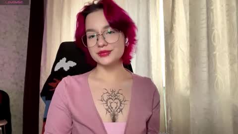 Snapshot of orahisle chatting on November 20, 2025, 12:05 pm Thea online show from November 20, 2025, 12:05 pm