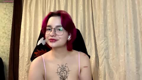 Snapshot of orahisle chatting on November 22, 2025, 2:27 pm Thea online show from November 22, 2025, 2:27 pm