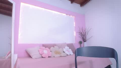 Ora Larson online show from October 3, 2025, 11:51 am