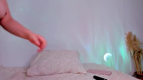 Snapshot of orchide_ chatting on February 16, 2025, 3:47 am Claire online show from February 16, 2025, 3:47 am