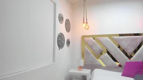 Miss Guzman  online show from February 19, 2025, 8:41 pm