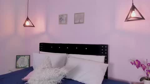 Miss Guzman  online show from September 11, 2025, 11:49 pm