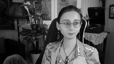 Snapshot of orianna_blade chatting on December 28, 2024, 5:46 pm Orianna -  Hi Im into geek culture cosplay crafting LARP games. Shall we play DnD online show from December 28, 2024, 5:46 pm