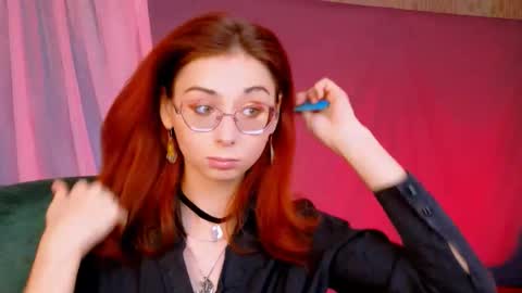 Snapshot of orianna_blade chatting on September 23, 2025, 1:36 pm Orianna -  Hi Im into geek culture cosplay crafting LARP games. Shall we play DnD online show from September 23, 2025, 1:36 pm