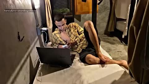 Snapshot of orlando__bloom chatting on November 4, 2025, 8:46 am Fansly and Instagram - online show from November 4, 2025, 8:46 am