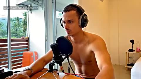 Snapshot of orlando__bloom chatting on November 12, 2025, 10:26 am Fansly and Instagram - online show from November 12, 2025, 10:26 am