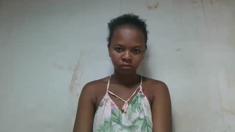 ornellahhh online show from December 1, 2025, 12:32 pm