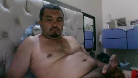 oscarjhe3512 online show from March 7, 2026, 2:52 am