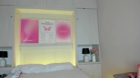 oshun_444 online show from April 4, 2026, 12:02 pm