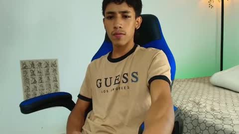 Snapshot of ostin_18hot chatting on December 5, 2025, 4:32 am ostin 18hot online show from December 5, 2025, 4:32 am