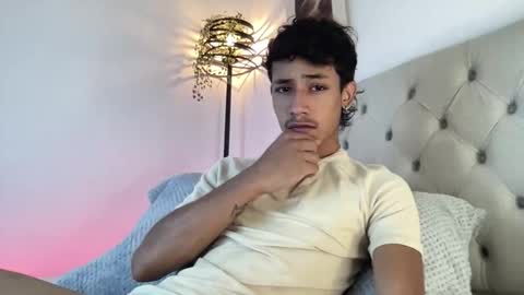 Snapshot of ostin_18hot chatting on December 22, 2025, 12:18 am ostin 18hot online show from December 22, 2025, 12:18 am