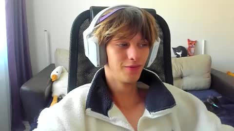 Ostin online show from September 11, 2025, 2:44 am