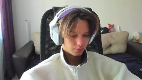 Ostin online show from October 3, 2025, 8:22 am