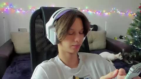 Ostin online show from December 14, 2025, 7:47 am