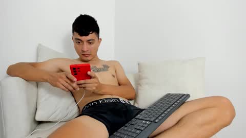 Snapshot of ostinn_ chatting on September 26, 2025, 1:48 pm O S T I N online show from September 26, 2025, 1:48 pm