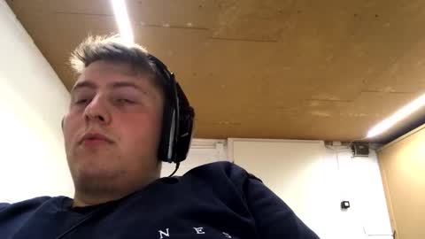 outflayd online show from October 30, 2025, 11:49 pm