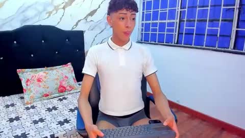 Snapshot of owen_sexy25 chatting on September 17, 2025, 10:55 pm sexy owen online show from September 17, 2025, 10:55 pm